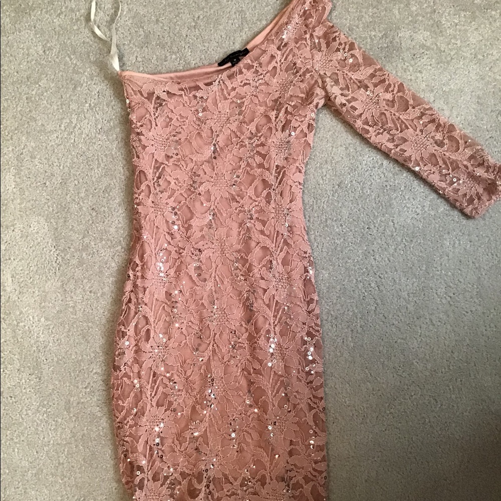 One-shoulder dress